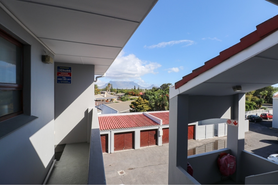 1 Bedroom Property for Sale in Table View Western Cape